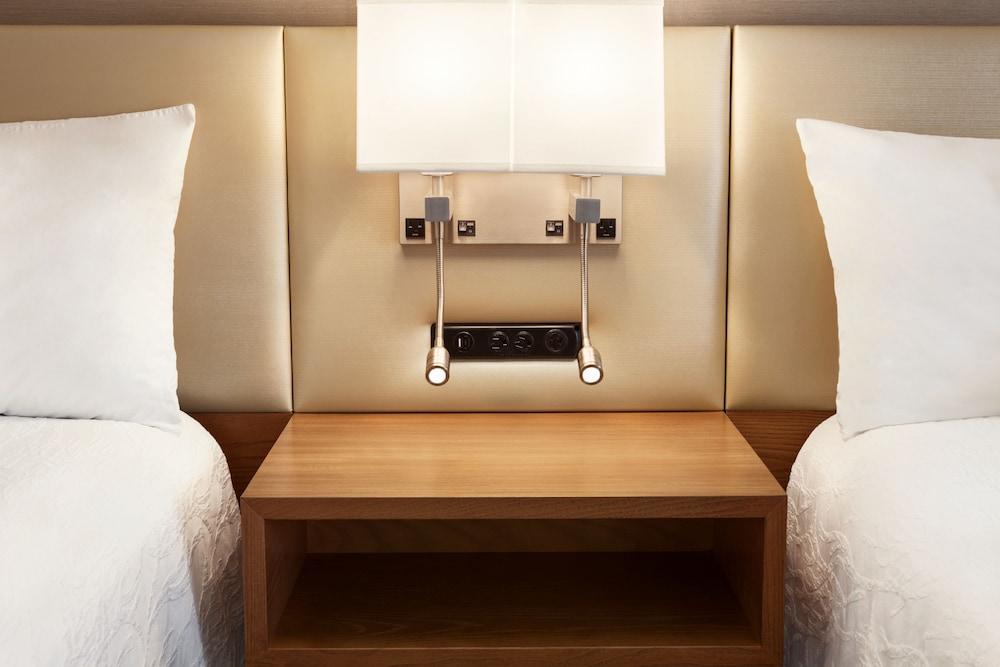 Hilton Garden Hotel 3*