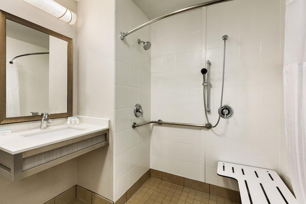 Hilton Garden Hotel 3*