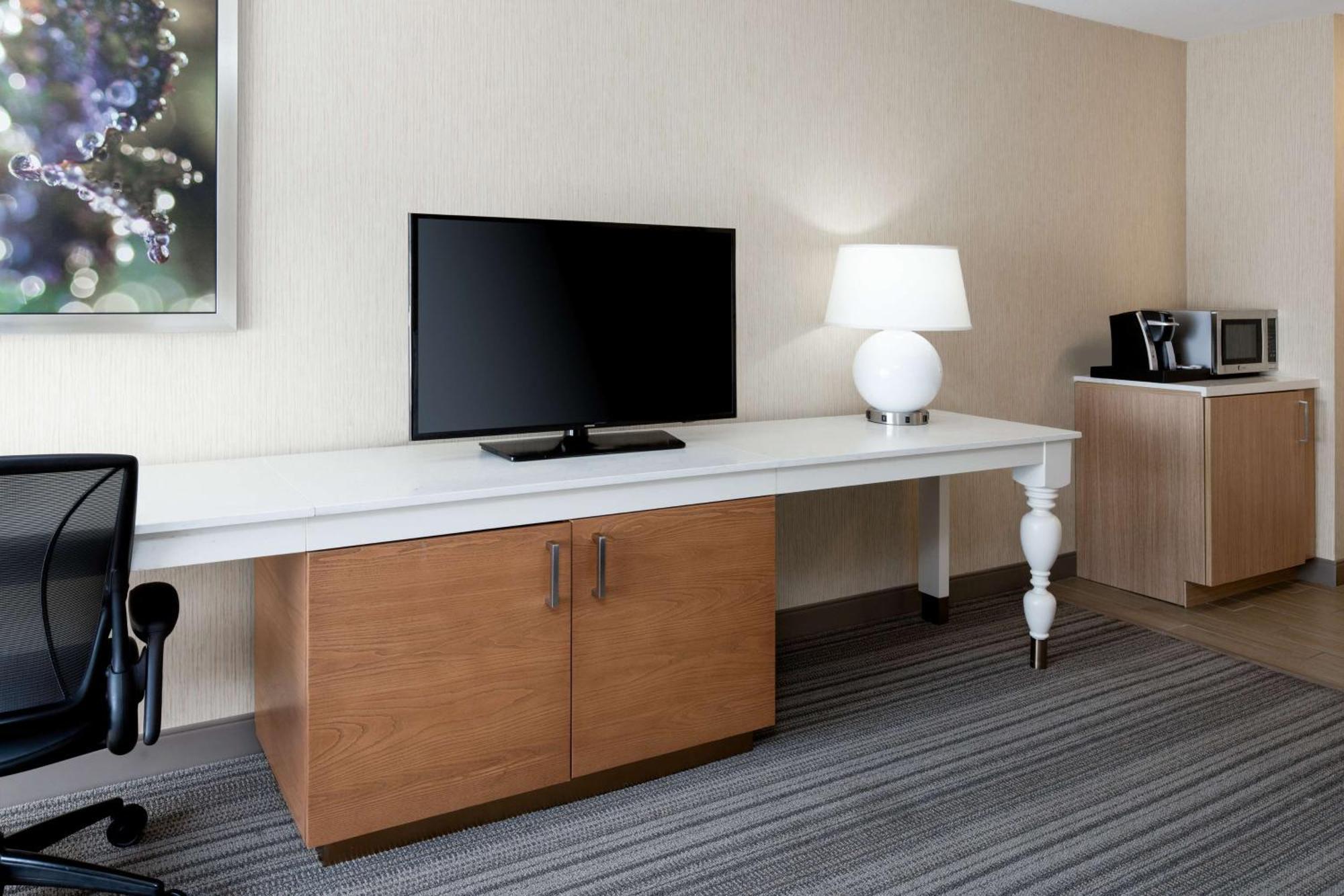 Hilton Garden Hotel 3*